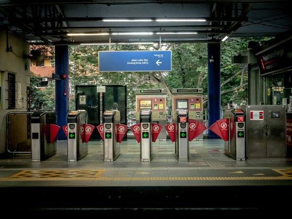 Quels sont les meilleurs itinéraires pour une randonnée en famille dans les Alpes suisses?